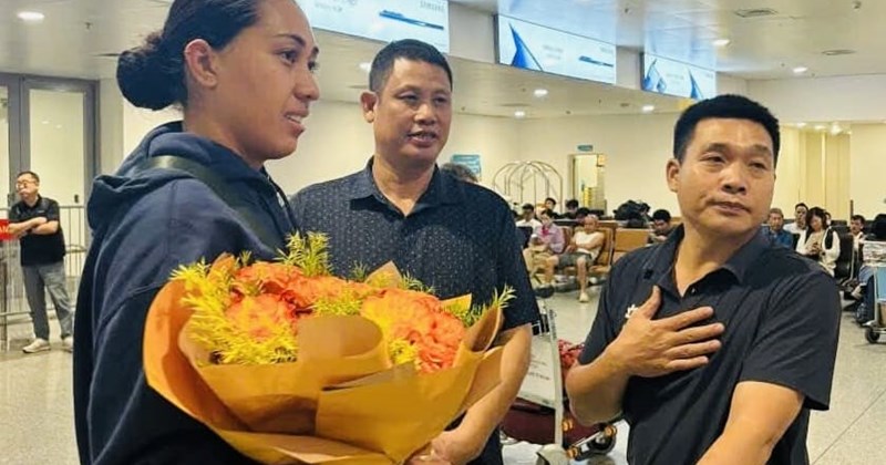 アメリカの外国人兵士は、2025年の全国A級トーナメントの最終ラウンドに出場するハノイ女子バレーボールチームの選手の1人である。写真: チャン・ヒエン