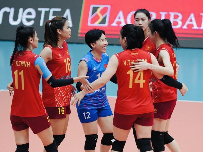 ベトナム女子バレーボールチームは、第 33 回 SEA Games で最高の成績を収めることを望んでいます。写真: VFV