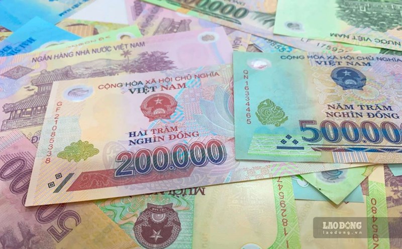 12-month savings interest rates in the banking system fluctuate around 4.9 - 9%. Photo: Tra My
