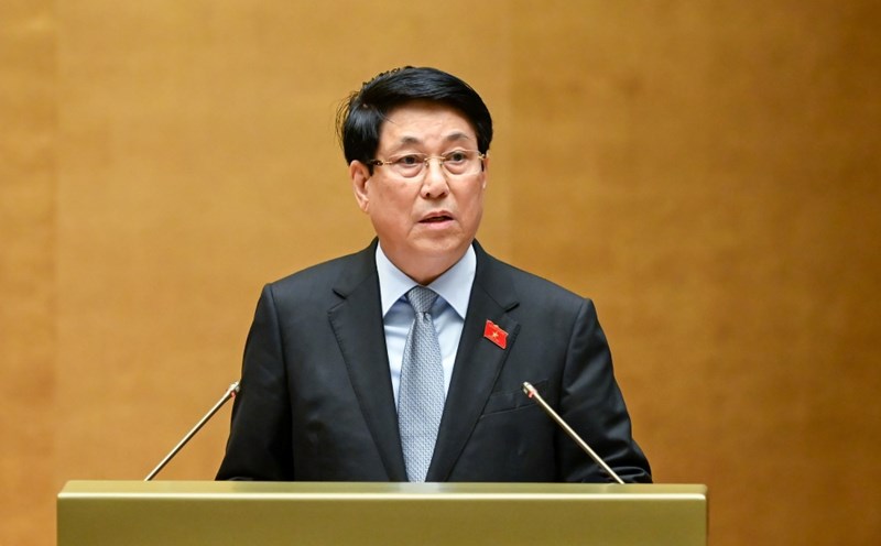 Politburo member and President Luong Cuong reports on the summary of the work of the President for the 2021-2026 term. Photo: Pham Dong