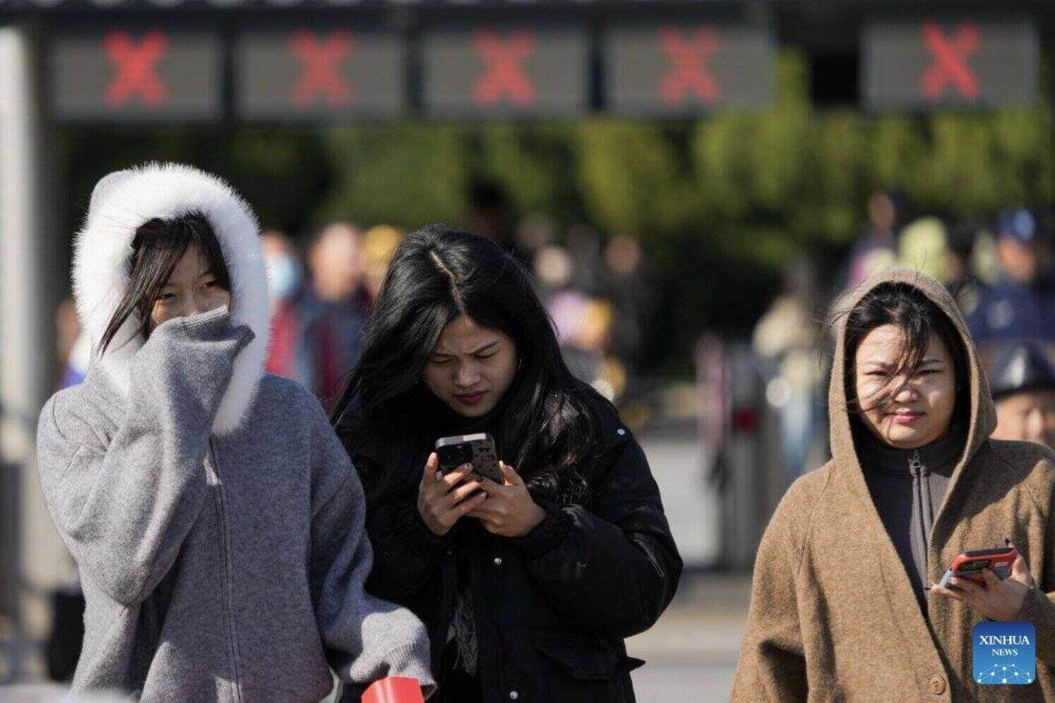 A strong cold air mass is affecting northern China. Forecasters say that this winter will come early. Photo: Xinhua