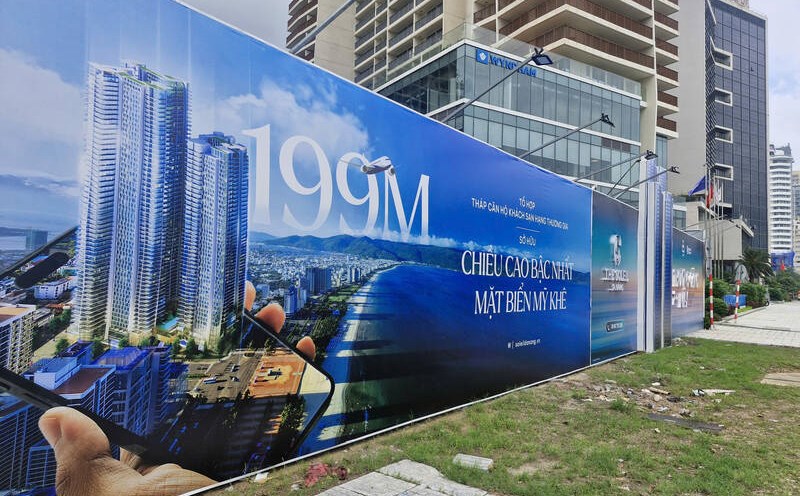 A luxury hotel apartment complex project in the coastal area of My Khe (Da Nang). Photo: Thu Giang