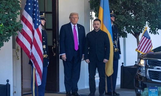 Tổng thống Mỹ Donald Trump và Tổng thống Ukraina Zelensky gặp nhau tại Mỹ ngày 17.10.2025. Ảnh: Xinhua