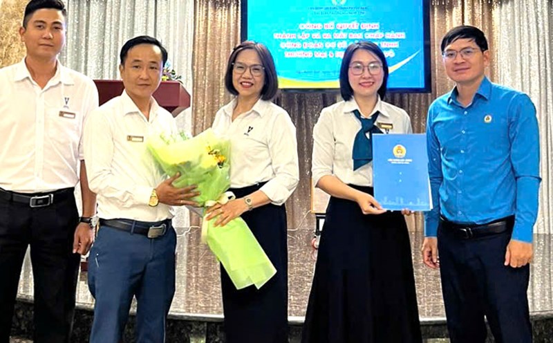 El Sindicato de la comuna de Ngu Hanh Son en Da Nang establece un sindicato de base adicional con 34 miembros. Foto: Sindicato de Ngu Hanh Son