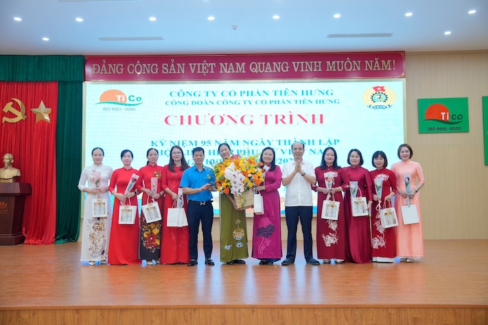 Cong ty CP Tien Hung to chuc Chuong trinh gap mat ky niem Ngay Phu nu Viet Nam. Anh: CDN