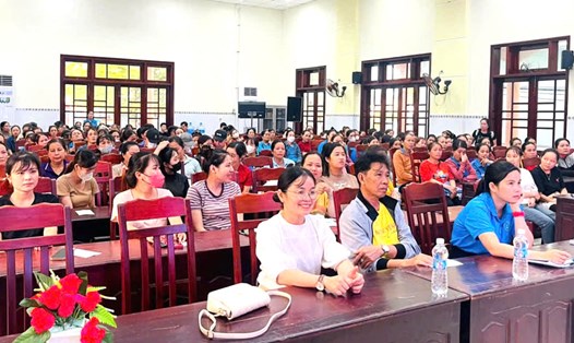 Liên đoàn Lao động thành phố Đà Nẵng tổ chức buổi tuyên truyền các chính sách bảo hiểm cho đoàn viên phường Điện Bàn. Ảnh: Công đoàn Đà Nẵng