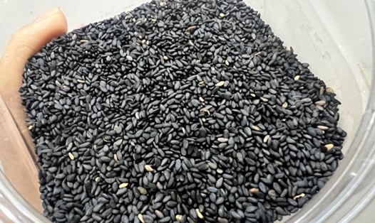 Mè đen chứa nhiều vitamin E, khoáng chất... giúp tóc đen tự nhiên. Ảnh: Hương Sơn