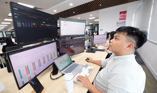 Thị trường chứng khoán đã có phiên giao dịch chao đảo. Ảnh: Quang Định Kafi