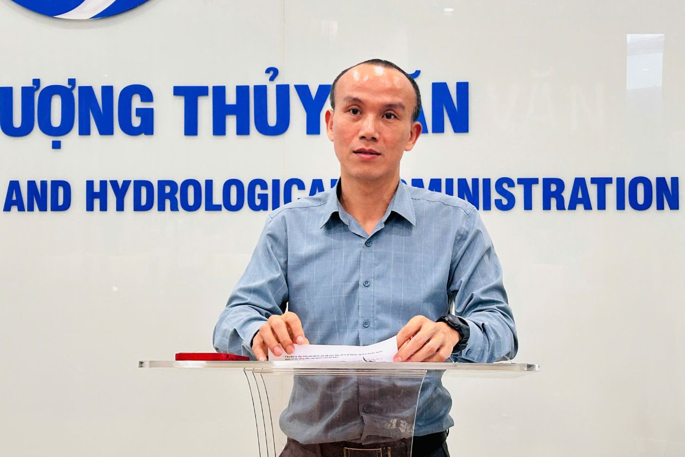 Ong Hoang Phuc Lam canh bao bao so 12 va khong khi lanh co the gay ra dot thien tai nguy hiem o Trung Bo.