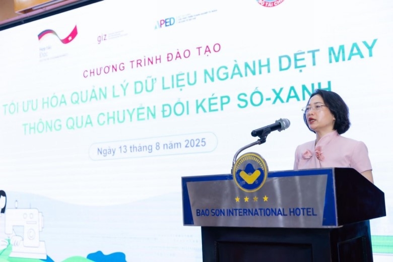 Ba Nguyen Viet Hue - Pho Truong phong, Cuc Phat trien Doanh nghiep Tu nhan va Kinh te Tap the, Bo Tai chinh phat bieu khai mac chuong trinh. Anh: FPT Digital