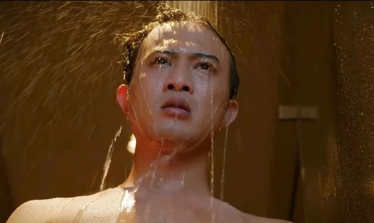 Cảnh phim kéo dài khoảng 1 phút của Doãn Quốc Đam bị chia sẻ với muôn chiều ý kiến. Ảnh: Chụp từ màn hình