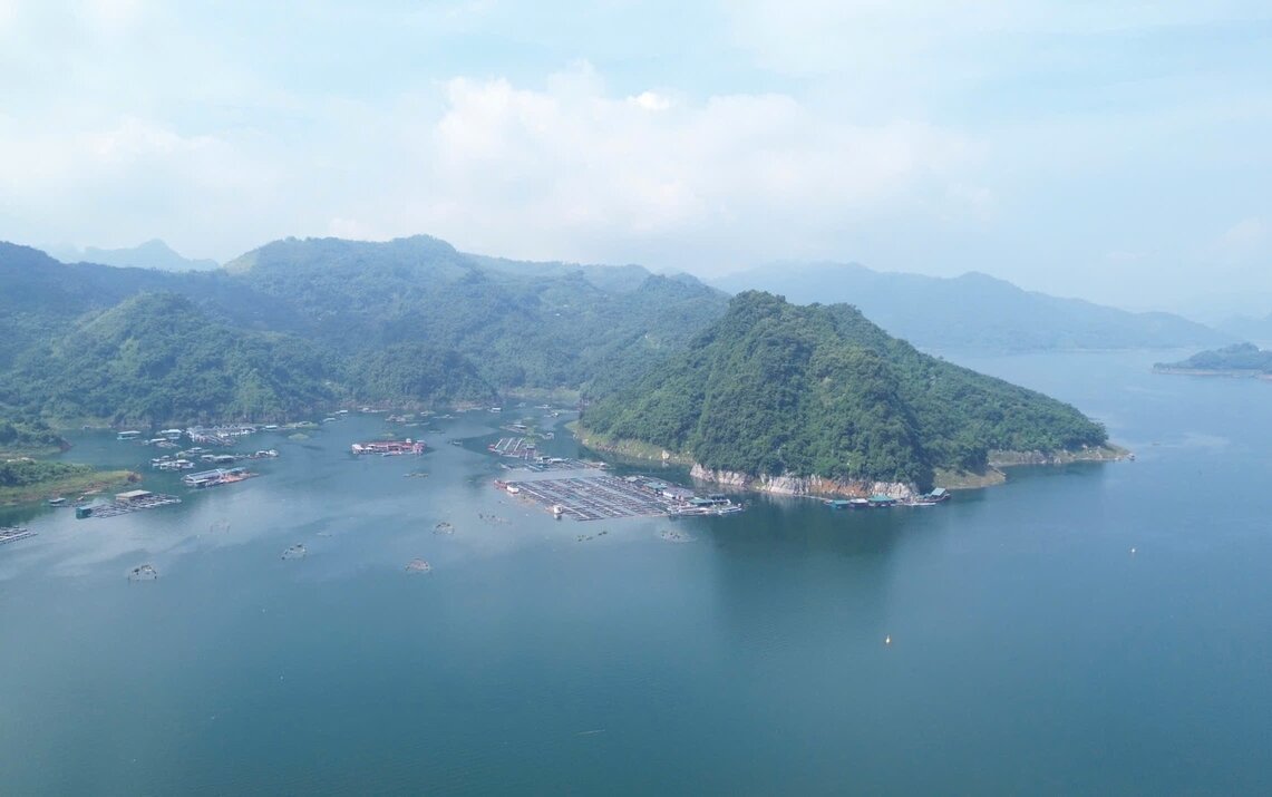 Toan canh vung long ho Hoa Binh. Anh: Minh Nguyen