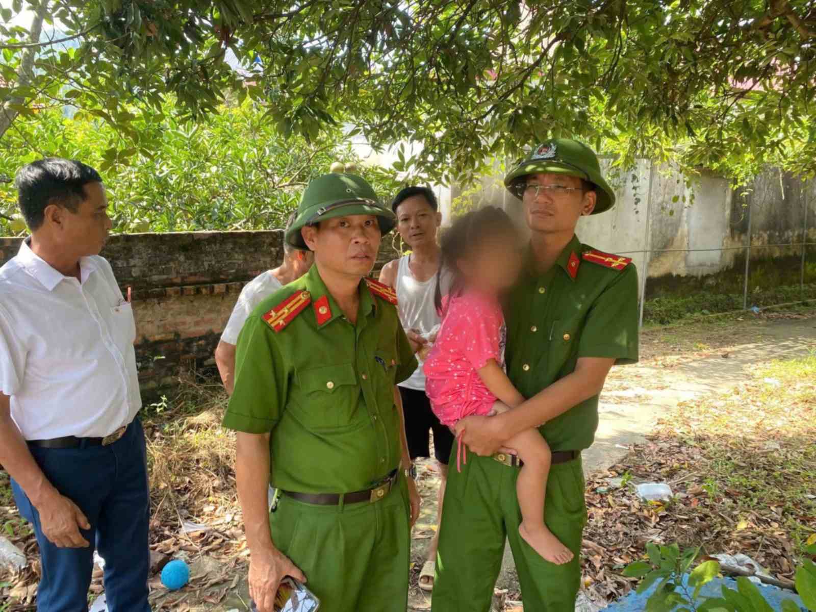 Cháu H được lực lượng Công an tỉnh Bắc Ninh giải cứu an toàn. Ảnh: Công an tỉnh Bắc Ninh

