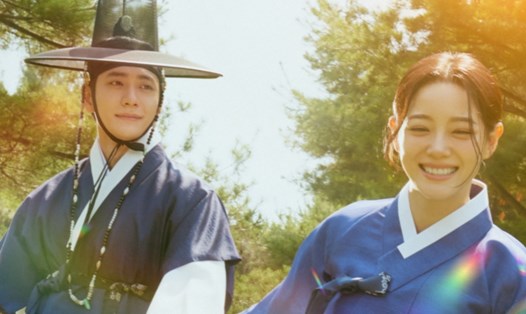 Tạo hình của Kang Tae Oh, Kim Se Jeong. Ảnh: Nhà sản xuất phim Moon River