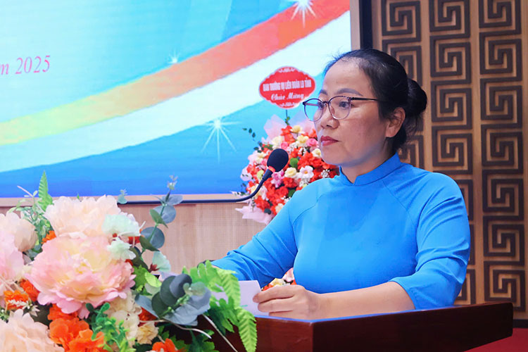 Anh: Giang Nam