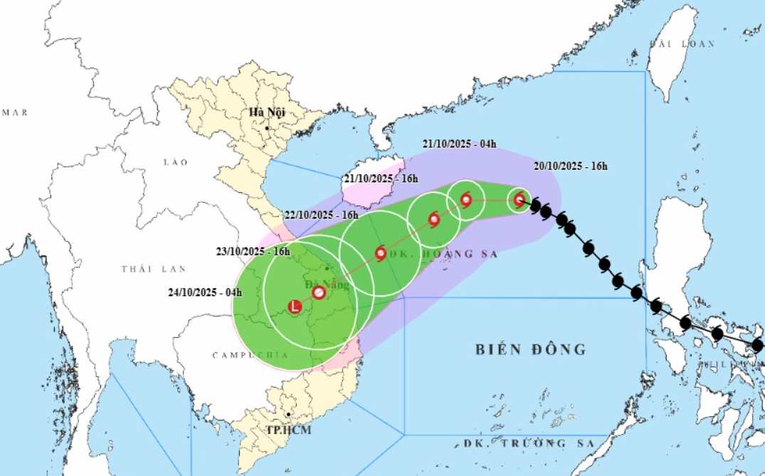Du bao thoi tiet hom nay 21.10, bao so 12 huong ve mien Trung. Anh: Trung tam Du bao Khi tuong Thuy van quoc gia