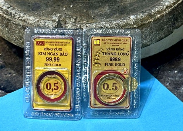 Gia vang nhan 9999 tai thi truong trong nuoc hien giao dich quanh muc 155,5 - 158,5 trieu dong/luong (mua vao - ban ra). Anh: Cam Ha