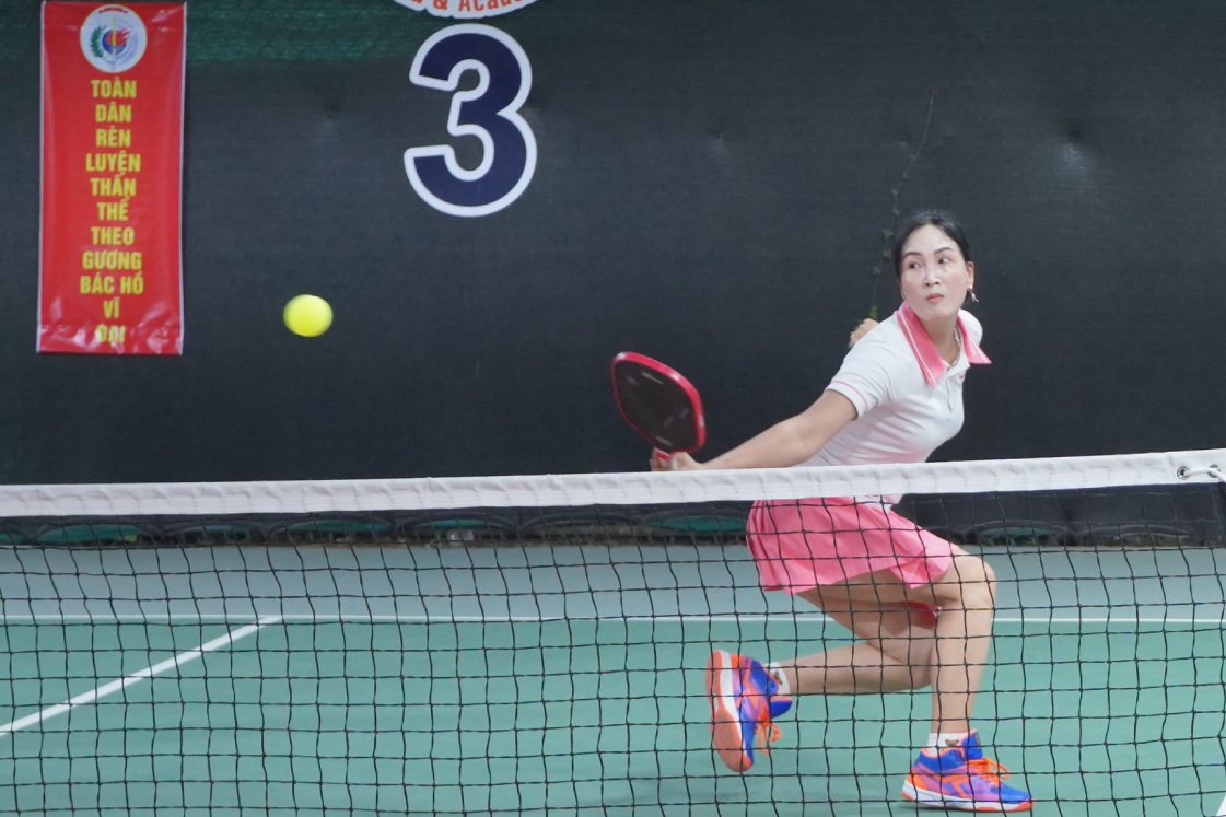 Cac van dong vien tham giai Giai Pickleball do Cong an TP Can Tho to chuc. Anh: Ta Quang