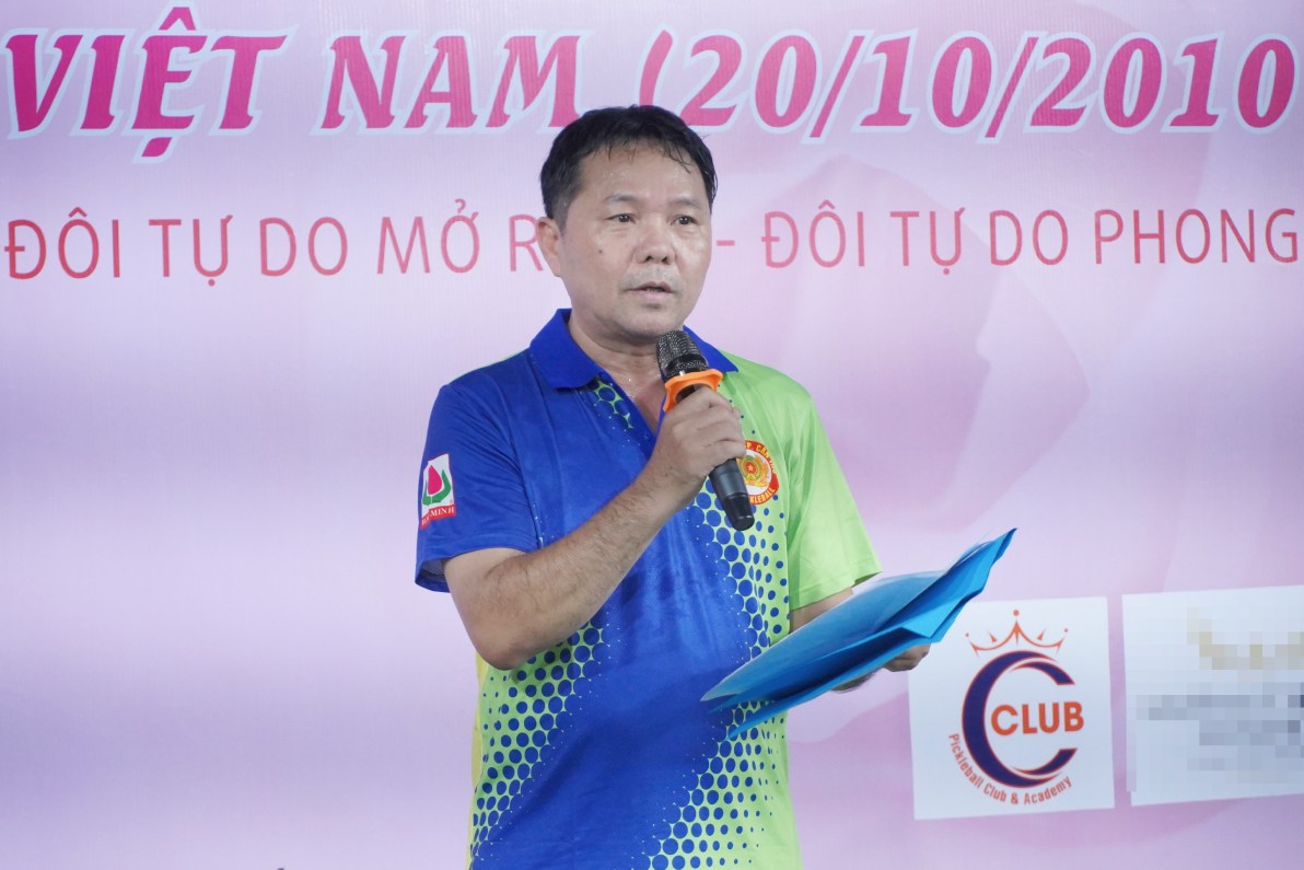 Thuong ta Nguyen Hoang Phuc – Chu nhiem CLB Pickleball Cong an TP Can Tho phat bieu tai giai dau. Anh: Ta Quang