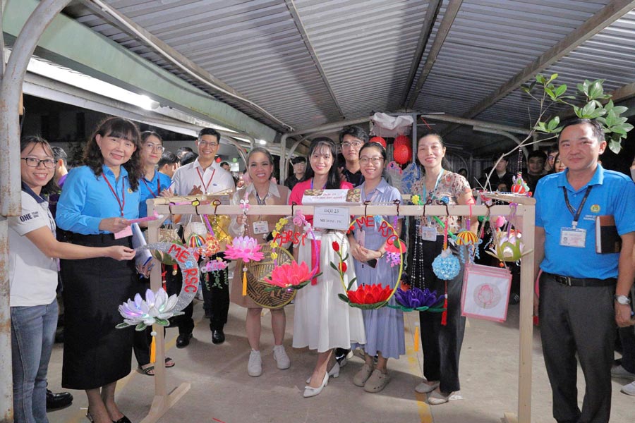 Le CDCS de la societe Rochdale Spears Co. Ltd. organise des activites creant un terrain de jeu pour les ouvrieres. Photo fournie par le CDCS