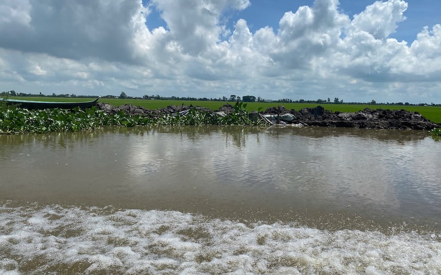 Nuoc lu o vung Dong Thap Muoi cua tinh Tay Ninh da dang cao map me bo de bao. Anh: Duy Minh