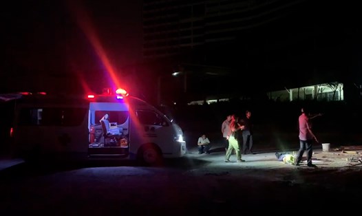 Hiện trường vụ tai nạn người lao động bị đất vùi lấp ở công trình Bệnh viện 1.500 giường. Ảnh: Đình Trọng