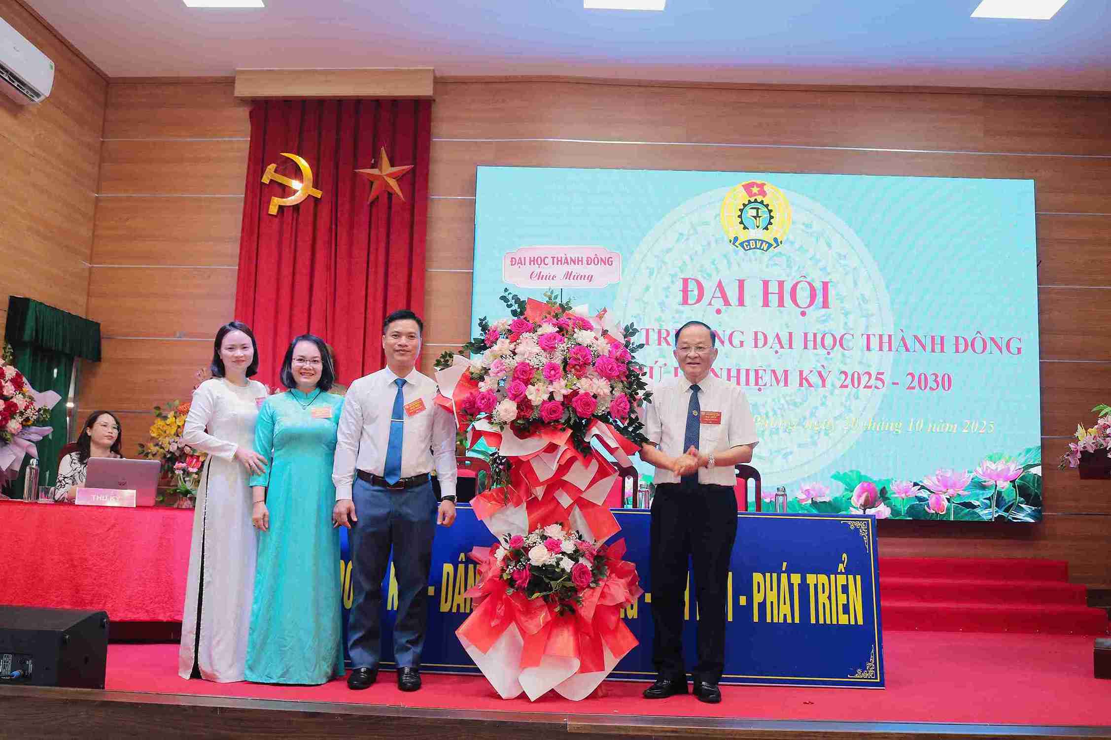 The Thanh Dong University Trade Union Congress for the 2025-2030 term was a great success. Photo: Linh Chi