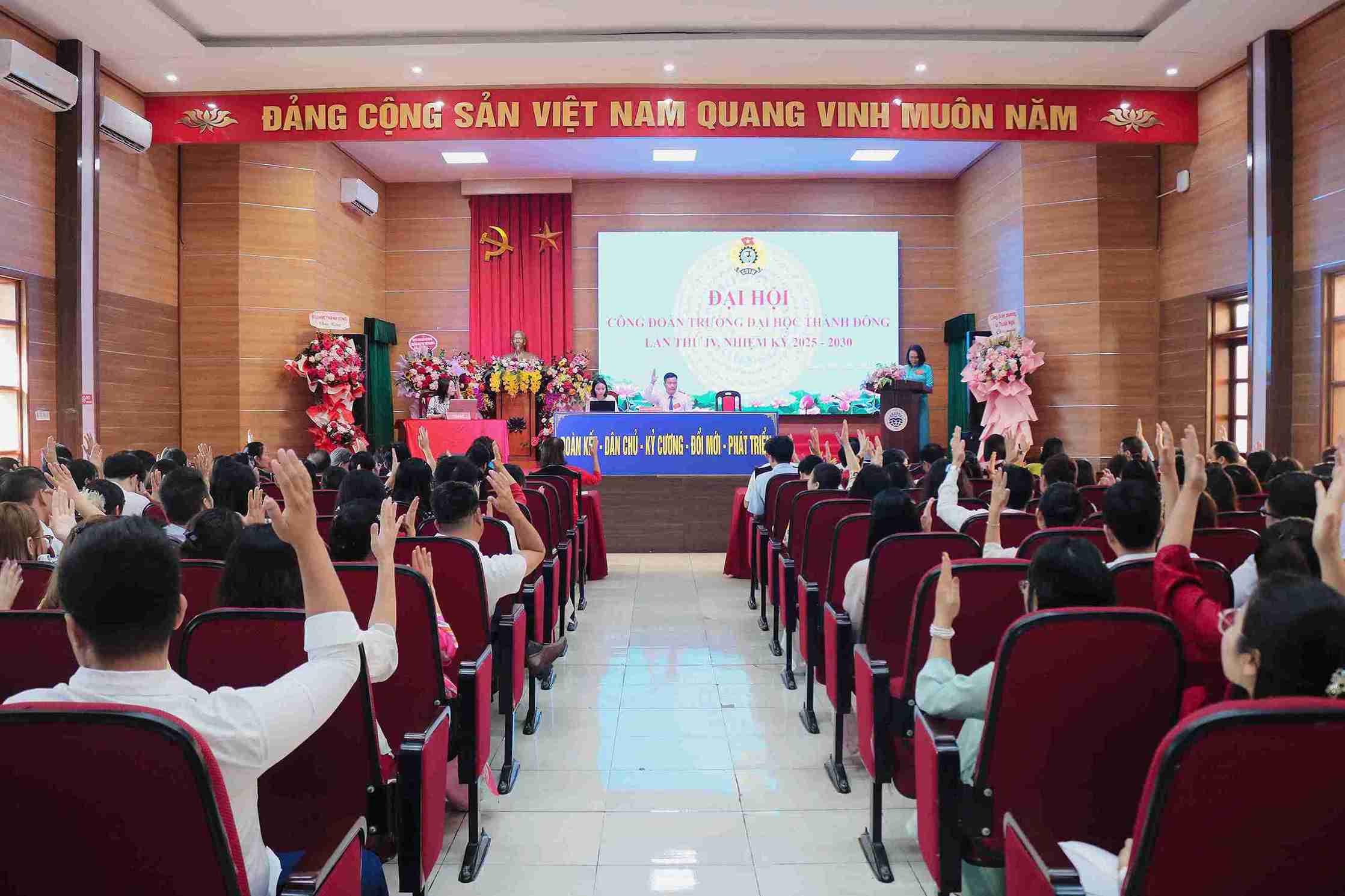 Dai hoi Cong doan Truong Dai hoc Thanh Dong mo ra giai doan moi day trien vong. Anh: Linh Chi