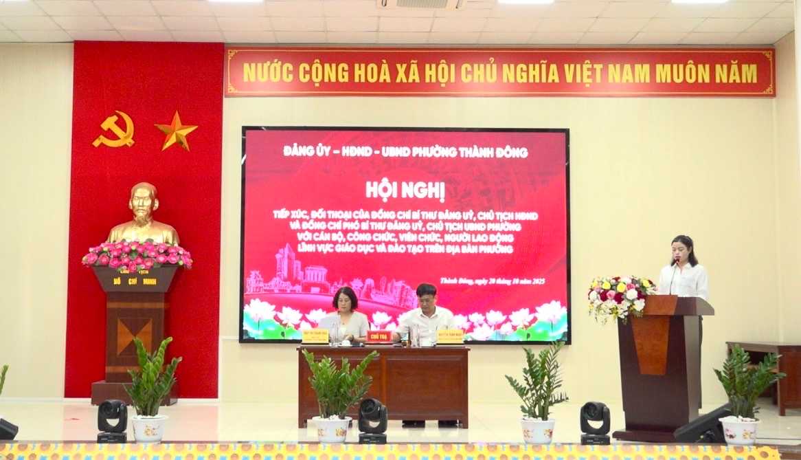 Lanh dao phuong Thanh Dong chu tri hoi nghi tiep xuc, doi thoai voi nguoi lao dong nganh Giao duc. Anh: Thanh Trung