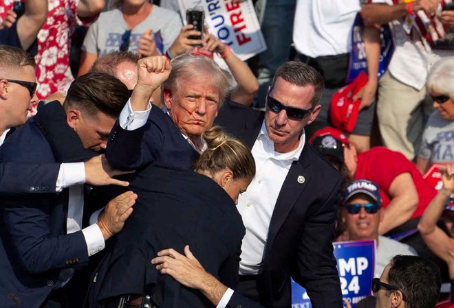 Ong Donald Trump bi thuong trong vu no sung ngay 13.7. Anh: AFP