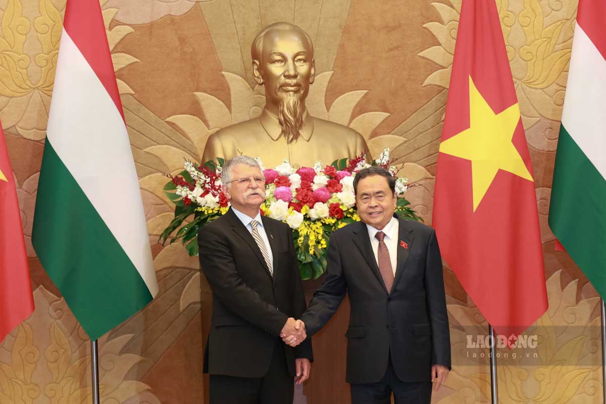 Politburo member and National Assembly Chairman Tran Thanh Man and Hungarian National Assembly Chairman Kover Laszlo. Photo: Hai Nguyen
