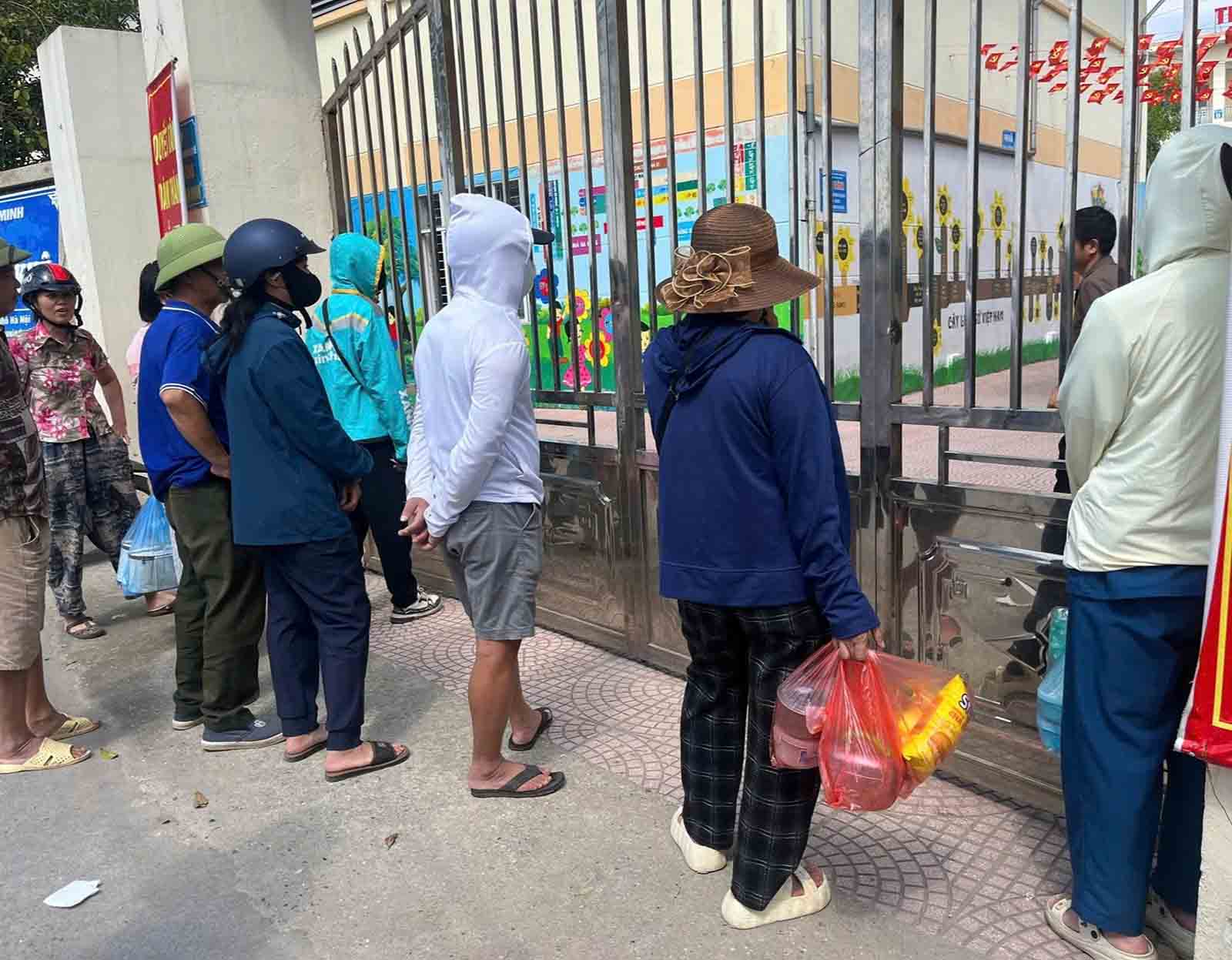 24h Education: Consecutive issuance of documents to handle the mass school dismissal to school violence. Photo: NVCC