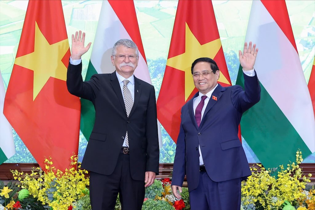 Politburo member and Prime Minister Pham Minh Chinh received Hungarian National Assembly Chairman Kover Laszlo. Photo: Hai Nguyen