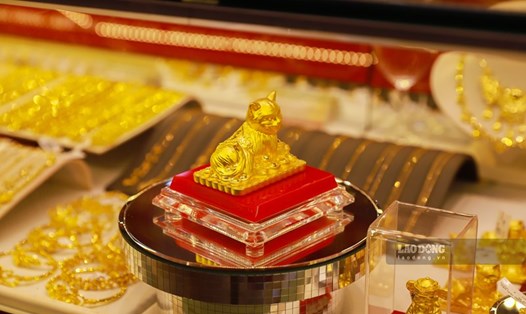 Giá vàng thế giới đêm qua bật tăng mạnh mẽ. Ảnh: Phan Anh