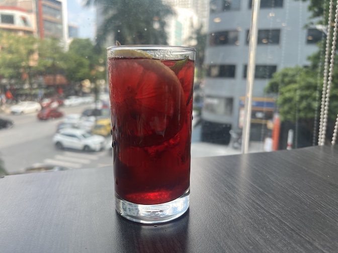 Hibiscus tea is a healthy choice for the morning, suitable for those who need to stay alert without wanting to consume caffeine. Photo: Kieu Vu