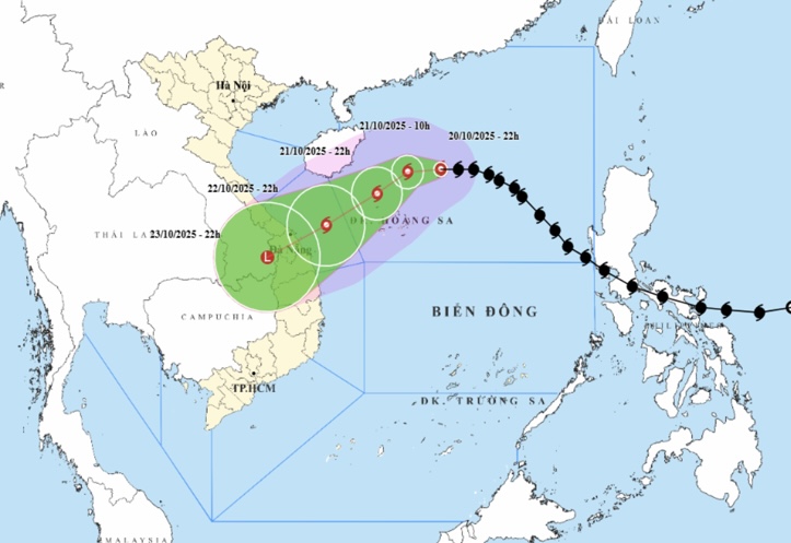 Weather forecast for today Central region officially entered heavy rain due to storm No. 12 Fengshen. Photo: NCHMF