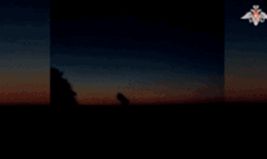 Pháo binh Nga nã đạn tấn công cứ điểm Ukraina. Ảnh: Bộ Quốc phòng Nga