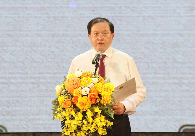 Deputy Minister of Culture, Sports and Tourism Ta Quang Dong delivered the opening speech of the 2025 National Cheo Festival. Photo: Organizing Committee