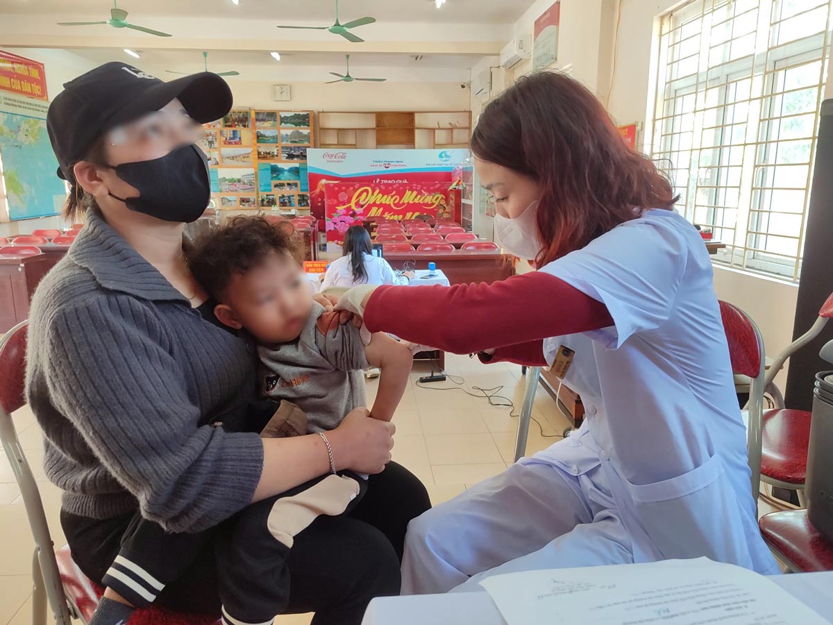 Vaccination activities at the Ha Phong Ward Health Station, old Ha Long City (Quang Ninh). Photo: Doan Hung