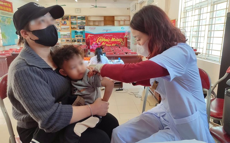 Vaccination activities at the Ha Phong Ward Health Station, old Ha Long City (Quang Ninh). Photo: Doan Hung