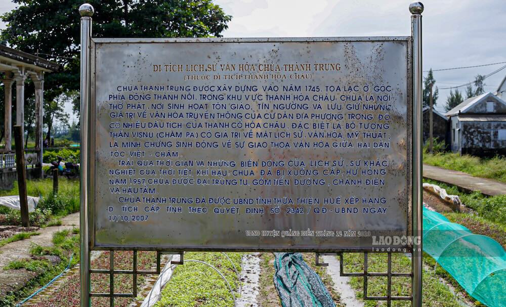 Tam bang chi dan tai day cho biet, chua duoc xay dung tu nam 1745, nam trong khu vuc thanh co. Du mang gia tri lich su, nhung hien nay chua thuong xuyen dong cua, khong con phat tu den sinh hoat. Theo nguoi dan, chua nay dang luu giu “bo tuong than Vishnu cua nguoi Cham Pa”, (hinh anh nhung hien vat dang duoc dat trong khuon vien chua).