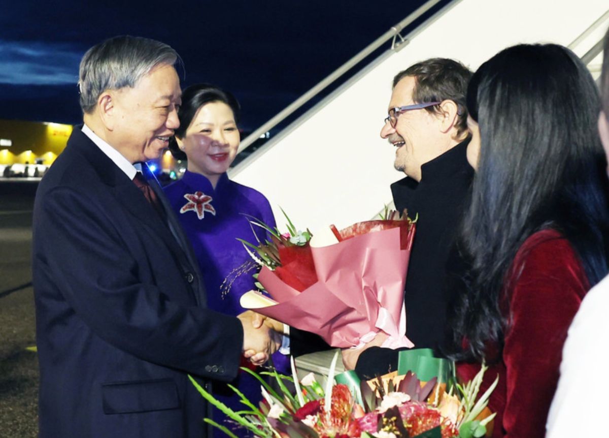 General Secretary To Lam and his wife arrived in the capital Helsinki, starting an official visit to the Republic of Finland. Photo: VNA