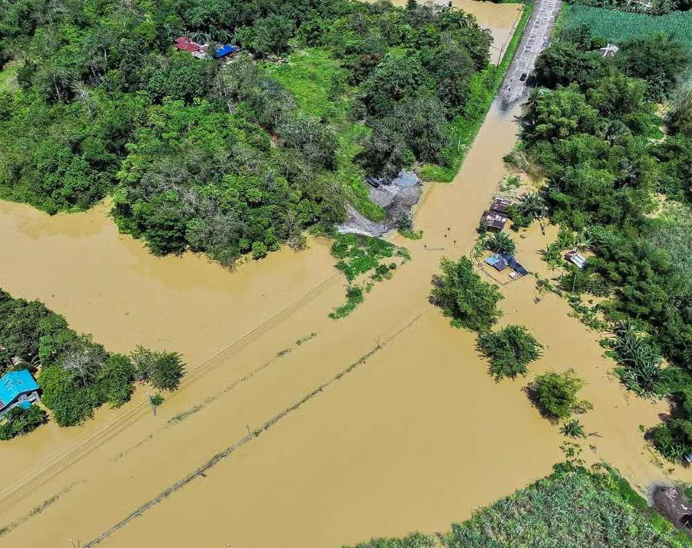 Mot thi tran bi ngap trong nuoc lu sau bao Fengshen o tinh Capiz, Philippines. Anh: Xinhua