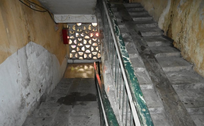 An apartment complex in Hanoi is deteriorating. Photo: Thanh Nhan