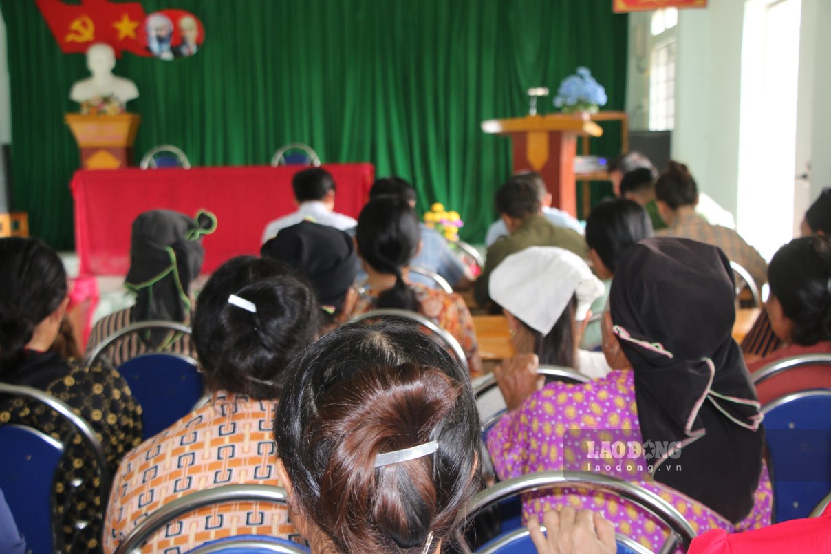 Co quan chuc nang kiem tra thuc dia, to chuc doi thoai nguoi dan. Anh: Nhom PV.