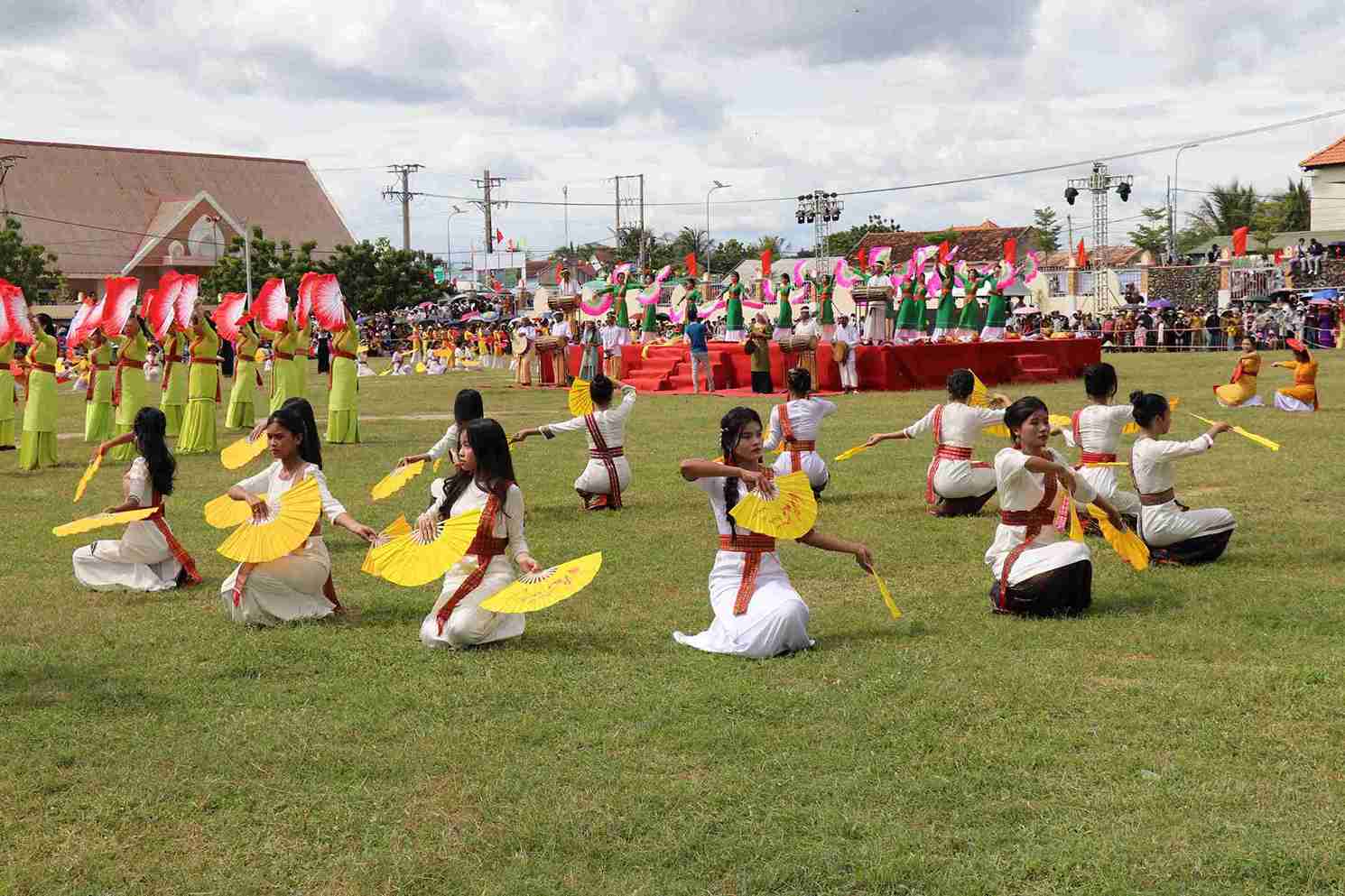 バラモン教を信仰するチャム族のケイト・フェスティバル2025が正式に開幕した。写真：胡龍