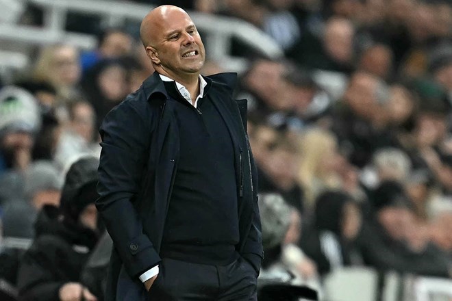 아르네 슬롯은 자신의 결단력을 보여줄 필요가 있습니다. 사진: AFP