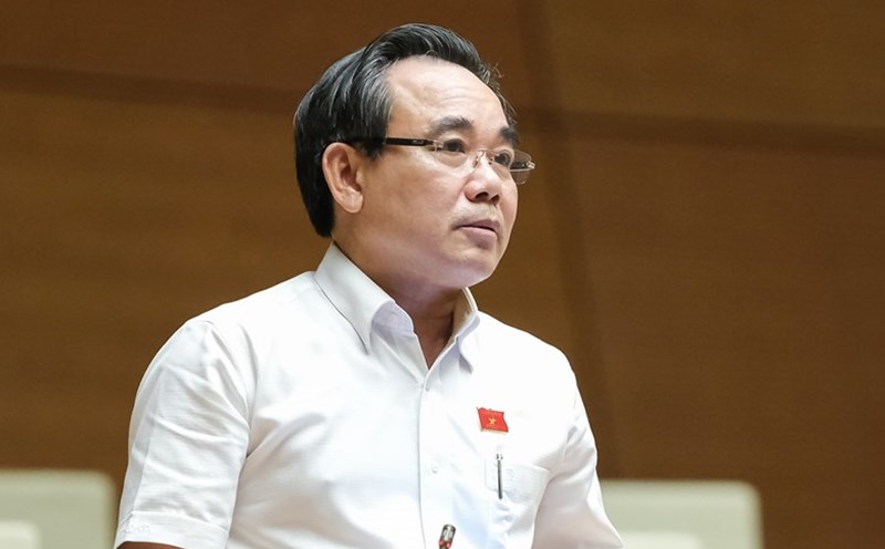 Delegate Le Huu Tri (Khanh Hoa Delegation) said that the high price of gold and real estate is cause for concern. Photo: Pham Dong