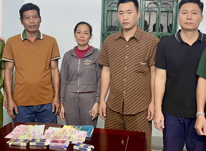 4 đối tượng đánh bạc bị khởi tố. Ảnh: Công an Hà Tĩnh.