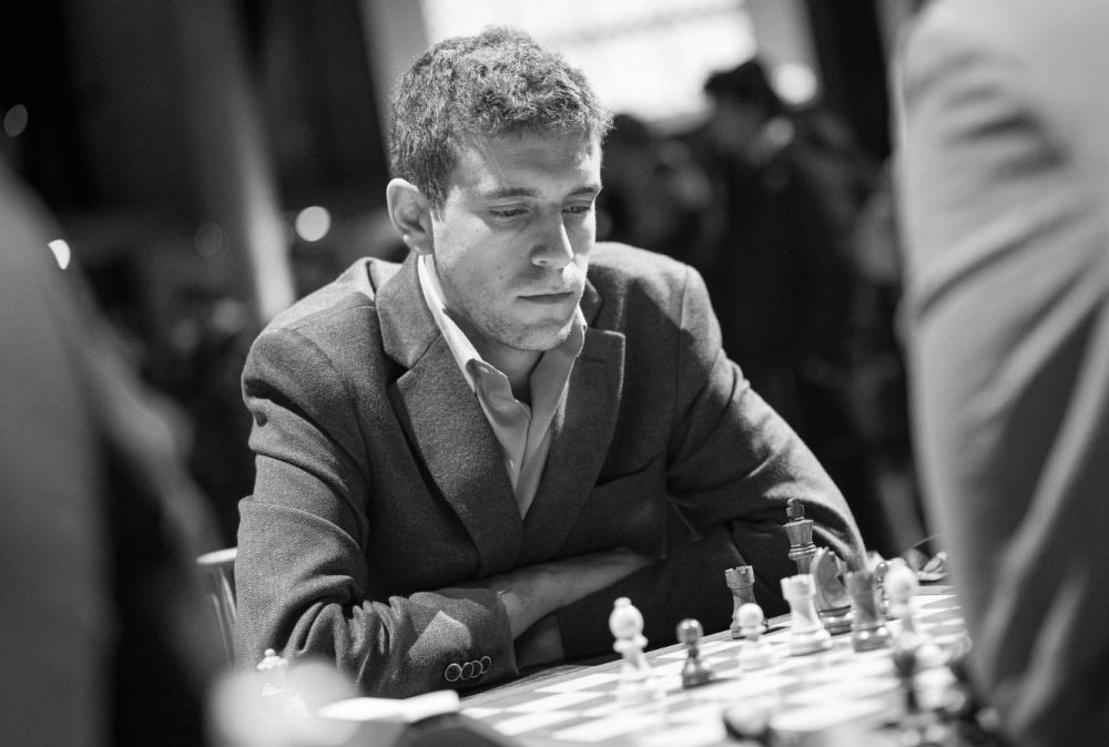 💔 SAD NEWS FROM SANTA CLARA: The 49ers community is mourning tonight. Chess grandmaster Daniel Naroditsky, a close friend and quiet mentor to quarterback Brock Purdy, has tragically passed away at just 29. Purdy shared through tears: “He helped me see the game — and life — in ways I never imagined.” From the chessboard to the gridiron, Naroditsky’s legacy of calm intelligence and compassion will live on in every player he inspired. 🕊️ - Linh